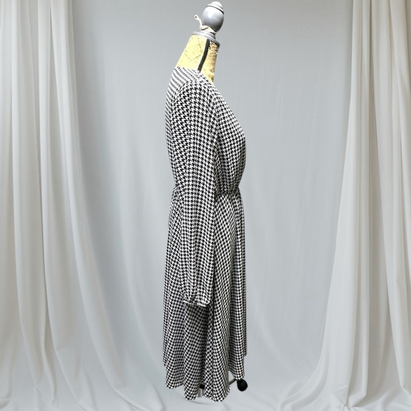 113 - Suzy Shier Dress - Picture 3 of 12